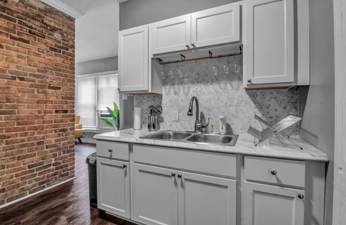 Allentown Apartment | WELCOME to ELMWOOD Ave. A KING BED, Near EVERYTHING!