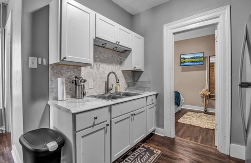 Allentown Apartment | WELCOME to ELMWOOD Ave. A KING BED, Near EVERYTHING!
