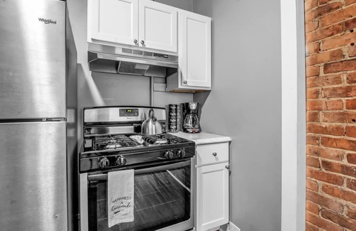 Allentown Apartment | WELCOME to ELMWOOD Ave. A KING BED, Near EVERYTHING!
