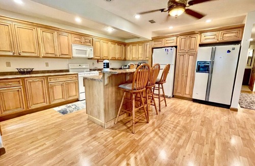 Bronston Condo | Welcome to “Fairway to Heaven” – Your Family Getaway