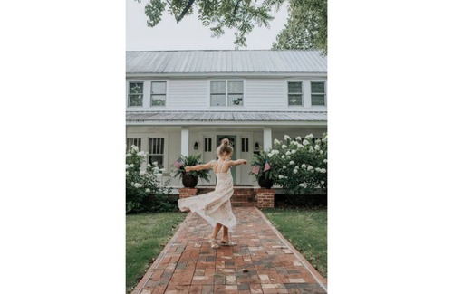 Dillard House | Welcome to Farmhouse on Boxwood! Enjoy fun summer activities each day and night!