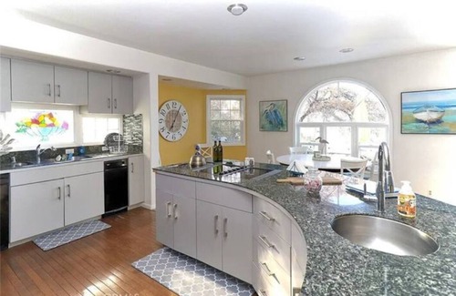 Glenhaven House | welcome to Glenhaven House at the Narrows.”