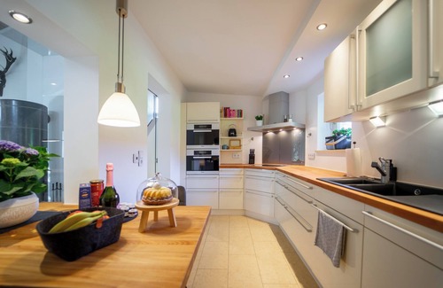 Haarbach House | Welcome to Golf Cocoon, a stylish vacation home managed by HELLO HOLID