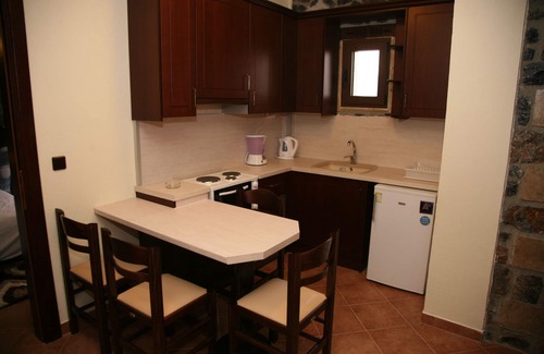 Loutraki House | Welcome to Guesthouse Yades, Quad Studio!