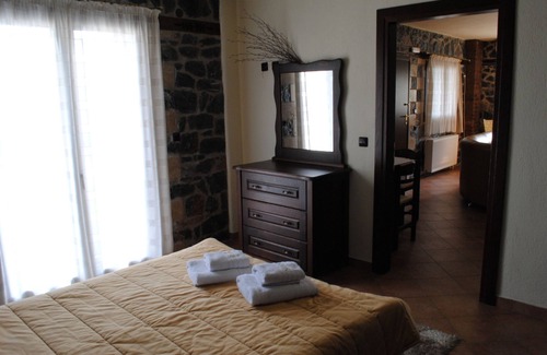 Loutraki House | Welcome to Guesthouse Yades, Double Studio!