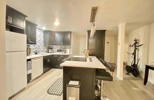 Thurston Apartment | WELCOME TO HUEY DUCK HOUSE-A! 3BR & 2BA SLEEP-8