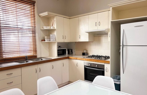 Wagga Wagga Apartment | Welcome to Illyari: Your Charming Red Brick Retreat in Wagga's CBD!