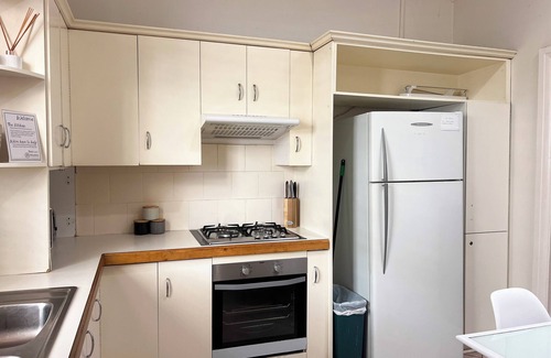 Wagga Wagga Apartment | Welcome to Illyari: Your Charming Red Brick Retreat in Wagga's CBD!