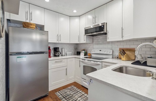 Bronston Condo | Welcome to Lakeside Oasis – A Lakeside Getaway