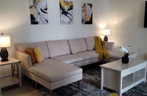 Gibsonton House | Welcome to Lakeview Oasis. Escape the city and embrace lakeside living.