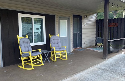 Franklin Cottage | Welcome to Little Creek Ranch - A cozy cottage in charming Franklin