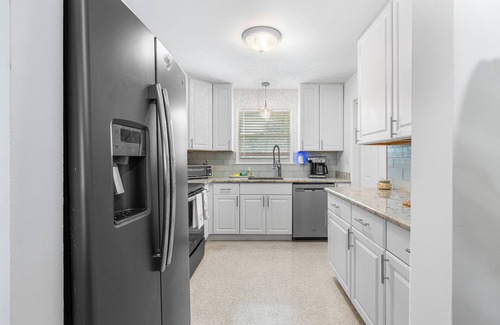 Riverside House | Welcome to Manatee Inn, a charming and cozy getaway located in Jupiter,Fl
