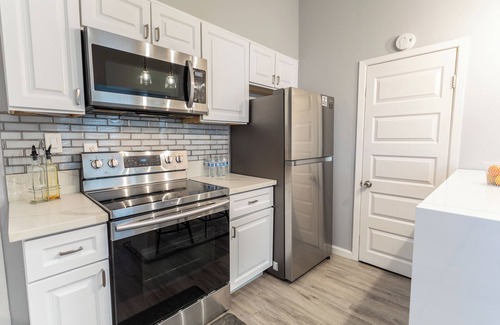 Downtown Sacramento House | Welcome to Mansion Flats Majestic - Sacramento Convention Center accommodation