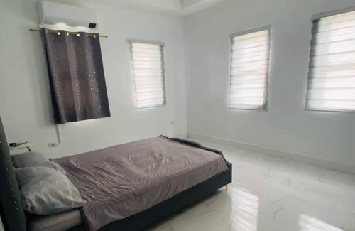 Angeles City Villa | Welcome to Marianne's Private pool Villa in the center of everything
