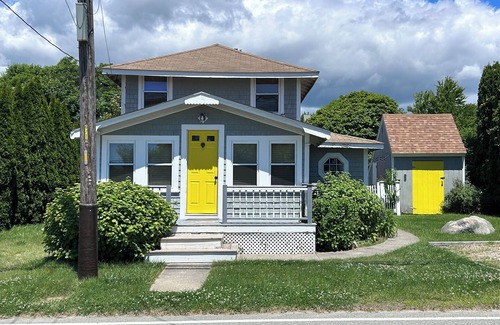 Mattapoisett Center Cottage | Welcome to Mattapoisett's Quahog Shack at Crescent Beach centrally located on Angelica Avenue!