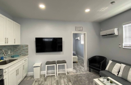 Hollywood Apartment | Welcome to Maya's Blue Lagoon Luxury Suite