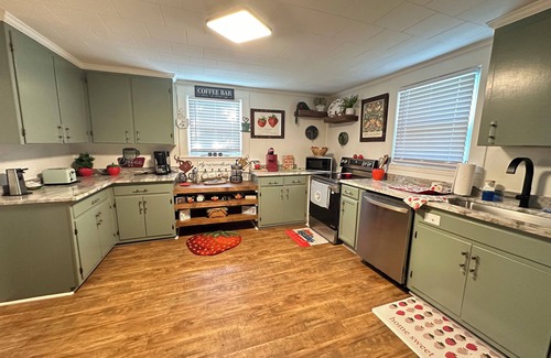 Kershaw House | Welcome to Nana's Strawberry Fields Retreat: 5 miles from Carolina Motorsports!