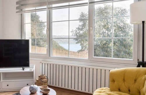 Bebek House | Welcome to our free standing incredible brand new modern home in the heart of trendy Bebek