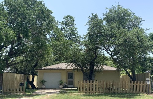 Aransas Pass House | Welcome to our Little Minnow! Perfect for beachgoers, fishermen, and vacation!