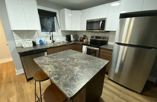 Welland Apartment | Welcome To Our Modern 2Bdrm/1Bth w/Laundry/BBQ