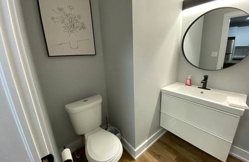 Welland Apartment | Welcome To Our Modern 2Bdrm/1Bth w/Laundry/BBQ