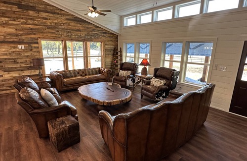 Cleburne Cabin | Welcome to our picturesque ranch oasis less than 1 hour from DFW!