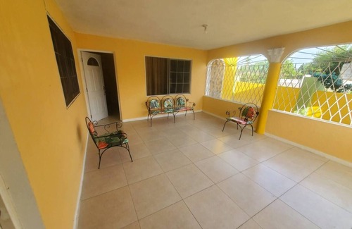 Old Harbour House | Welcome to our villa, enjoy the local vibes, AC, WIFI, hot water, cable.n