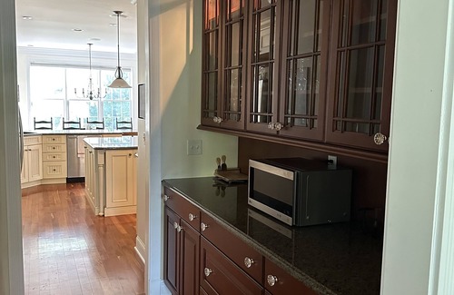 Manchester House | Welcome to Riley's Retreat! A Cozy Sanctuary within Walking Distance to Town!