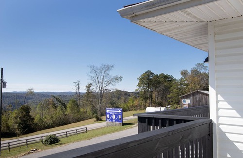 Sloans Valley Apartment | Welcome to “Rustic Suite” – Your Charming Retreat at Lake Cumberland