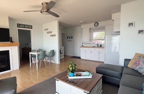 Selkirk Cottage | Welcome to Selkirk Oasis - Your Lakefront Getaway!