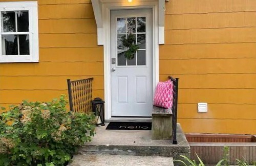 Mason House | Welcome to Stella's Place - Gorgeous 2 BR Home, In The Heart Of Mason