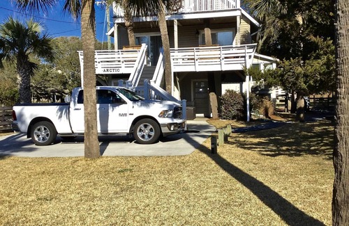 Folly Beach House | Welcome to Swell Cottage! Awesome Second Row Folly Beach with great ocean views.