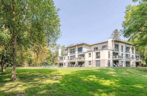 Krakow am See Apartment | Welcome to the 5-star Mantra Oasis vacation apartment directly on Lake Krakow.