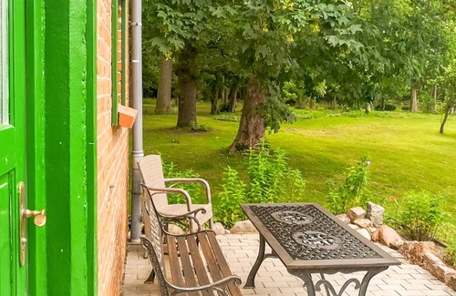 Behnkendorf House | Welcome to the apartment Storchennest with a beautiful view of the countryside!