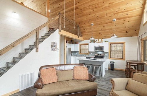 Tellico Plains Cabin | Welcome to the Compass Lodge! Sit back and relax in this calm, stylish space.