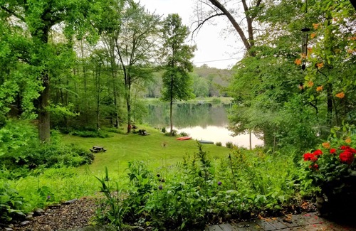 Red Hook Apartment | WELCOME TO THE COUNTRY - LAKE FRONT PROPERTY - THE FOX DEN STUDIO