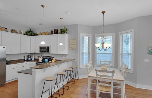 Miramar Beach Cottage | Welcome to the Delightful Mermaid Cottage! FREE Beach Serv. In Season Mar - Oct