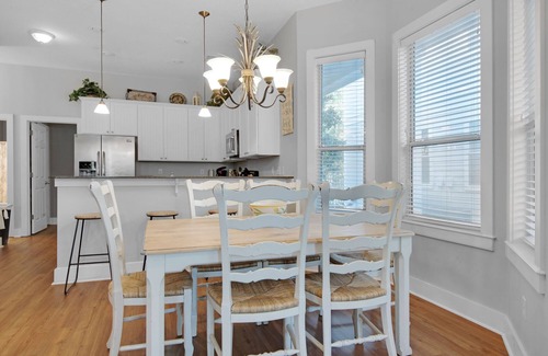 Miramar Beach Cottage | Welcome to the Delightful Mermaid Cottage! FREE Beach Serv. In Season Mar - Oct
