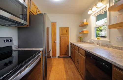Woodbury County House | Welcome to the Enchanted Porch! Adorable 2 bed, 1.5 bath in Sioux City