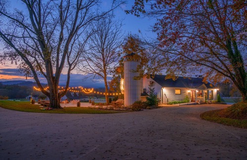 Hendersonville House | Welcome to The Horse Shoe Farm.