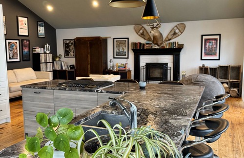 Neebing Cottage | Welcome to the HighSide.Charming 3-bedroom cottage in delightful Thunder Bay