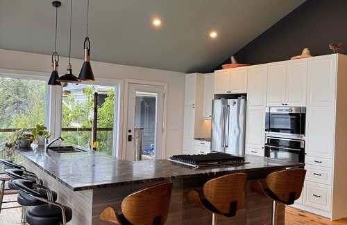 Neebing Cottage | Welcome to the HighSide.Charming 3-bedroom cottage in delightful Thunder Bay