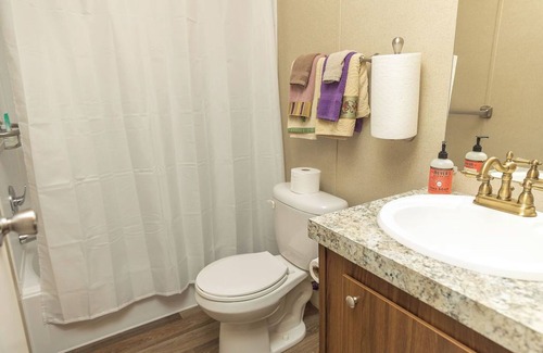 Alexander House | Welcome to the Hill Top HousenComfy 2-bedroom house with WiFi, AC, and more!