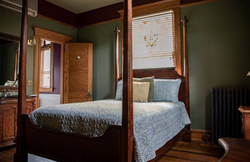 Sutton Bed & Breakfast | Welcome to the historic Elk River Hotel & Cafe! Located riverfront on the beautiful Elk River, and just 2 miles from I-79, you are moments away from all that the Sutton area has to offer. Guest in town to enjoy the gorgeous outdoor scenery and recrea
