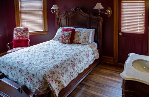 Sutton Bed & Breakfast | Welcome to the historic Elk River Hotel & Cafe! Located riverfront on the beautiful Elk River, and just 2 miles from I-79, you are moments away from all that the Sutton area has to offer. Guest in town to enjoy the gorgeous outdoor scenery and recrea