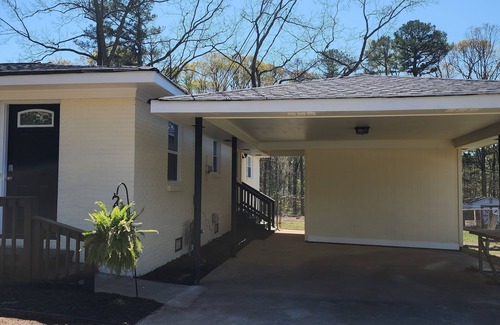 Covington House | Welcome to the Hollywood of the South! 2 miles from Covington Square.