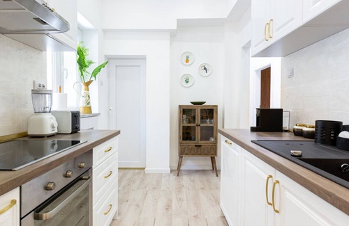 Bucharest City-Centre Apartment | Welcome to the Jungle!