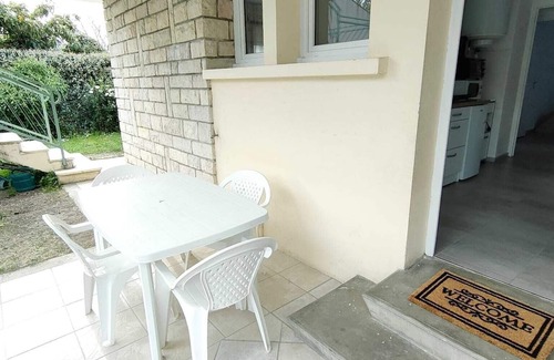 Nyons House | Welcome to the Olivade private pool with large garden