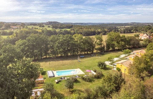 Hautefort House | Welcome to the Périgord countryside. 3 *
