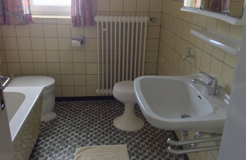 Stocking Apartment | Welcome to the Red House! Great apartment for seniors!
